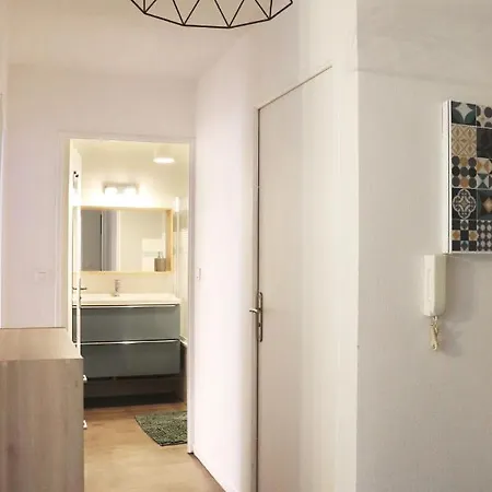 Le Chapitre Spacieux - Parking En Fermee Apartment